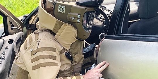 U.S. Army Explosive Ordnance Disposal (EOD) soldiers from the 184th Ordnance Battalion have been putting the Next-Generation Advanced Bomb Suit through a series of field tests at ranges on Fort Campbell over the last two weeks. The 184th EOD Battalion is part of the 52nd EOD Group and 20th Chemical, Biological, Radiological, Nuclear, Explosives (CBRNE) Command (photo courtesy of PEO soldier).